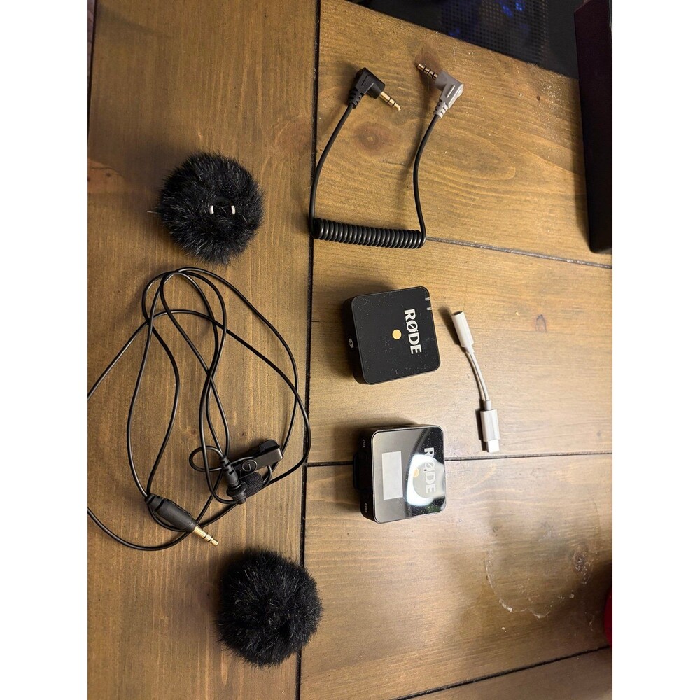 Rode Wireless GO Bundle, Rode Lavalier GO Mic, Type-C Adapter, & Winds